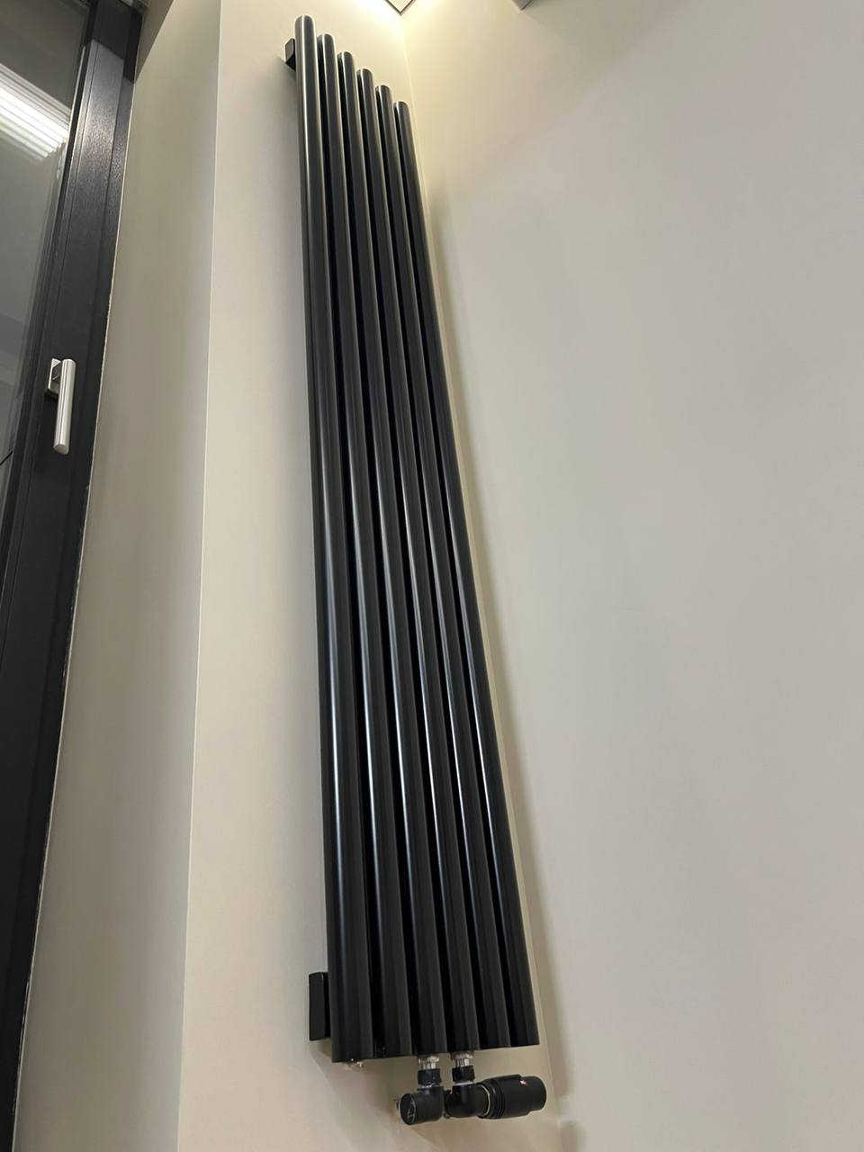 Bareng Select V 1750 в интерьере, Прихожая 14 м², RAL 9005 чёрный