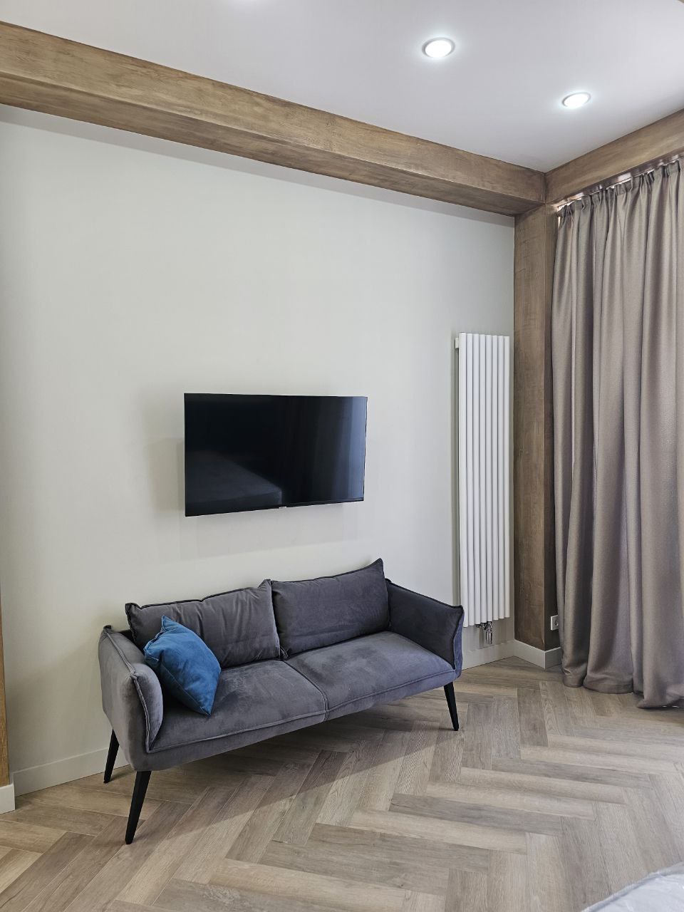 Bareng Monte V 1750 в интерьере, Гостиная 19 м², RAL 9016 белый