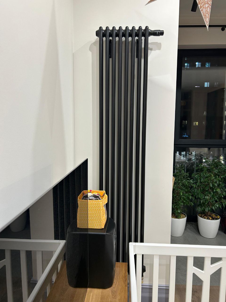 Axxinot Sentir 2180 в интерьере, Гостиная 21 м², RAL 9005 чёрный