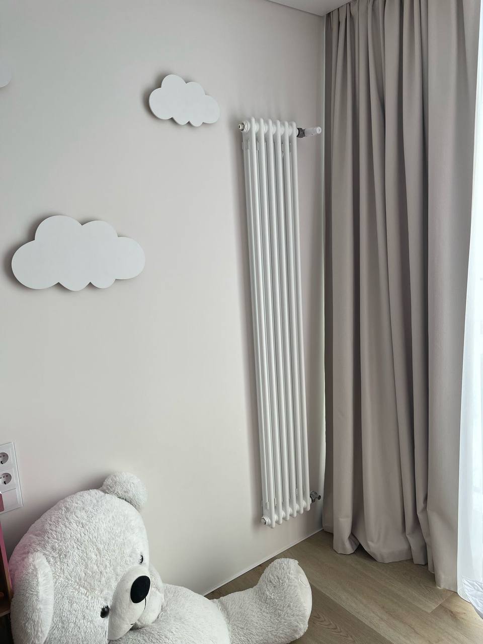 Bareng Softy 2180 в интерьере, Детская 12 м², RAL 9016 белый