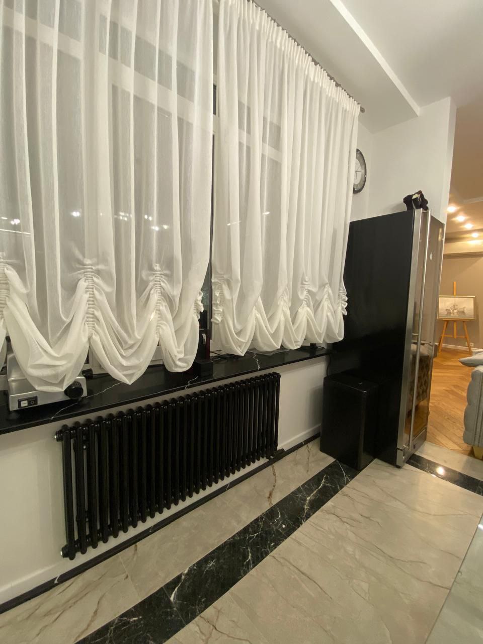 Bareng Softy 2057 в интерьере, гостиная 26 м2, RAL 9005 чёрный