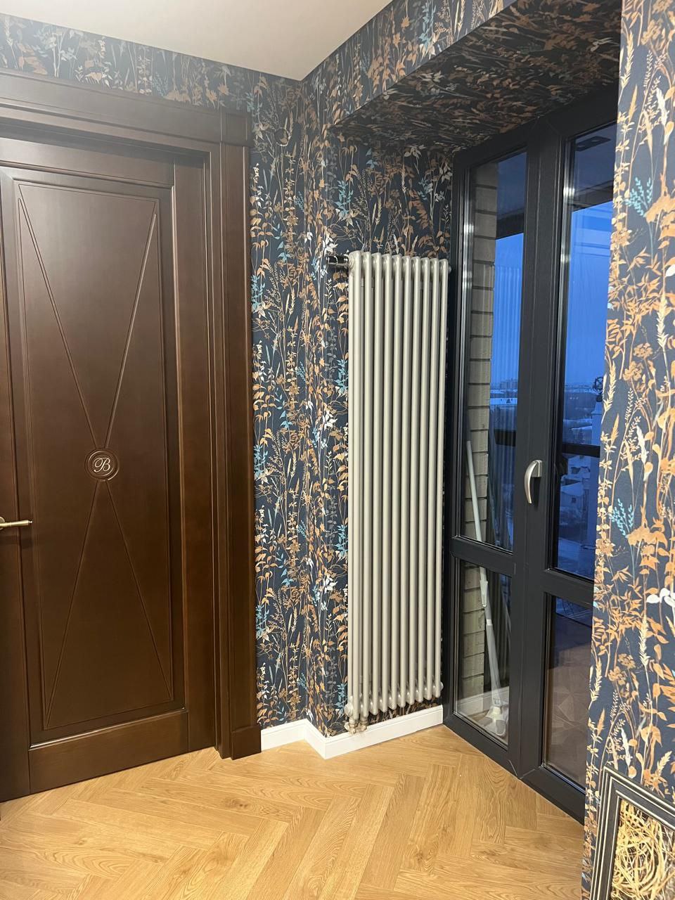 Velar 2180 в интерьере, Гостиная 18 м², RAL 7004 серый