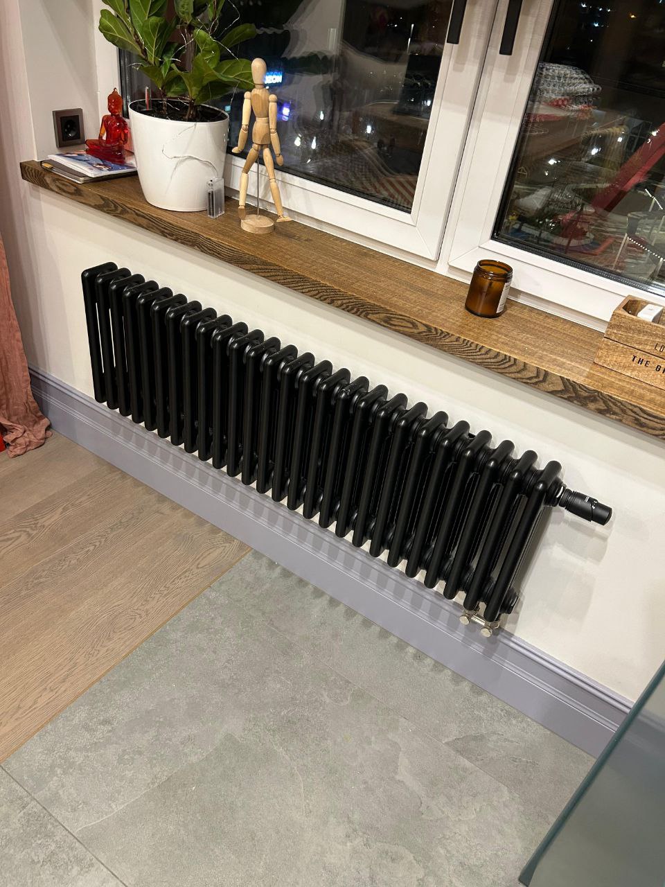 Bareng Softy 3037 в интерьере, гостиная 15 м2, RAL 9005 чёрный