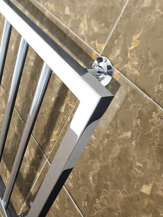 Corsa - дизайн полотенцесушитель с квадратными и круглыми формами