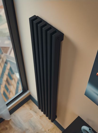 Bronto Plex V - вертикальный трубчатый радиатор высотой 1250 мм, нижнее центральное подключение