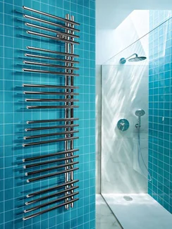 Brigantina L - водяной дизайн полотенцесушитель с перекладинами внахлест.