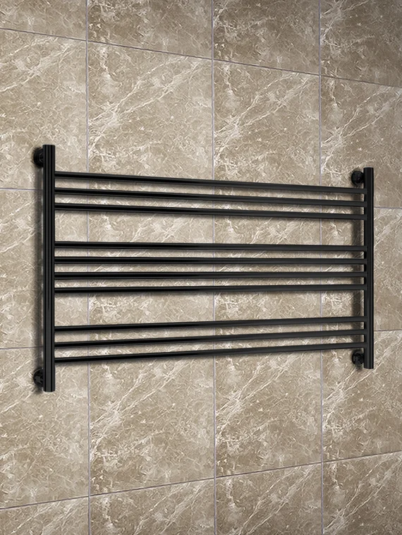 Водяной полотенцесушитель из нержавеющей стали Bogema L черного цвета