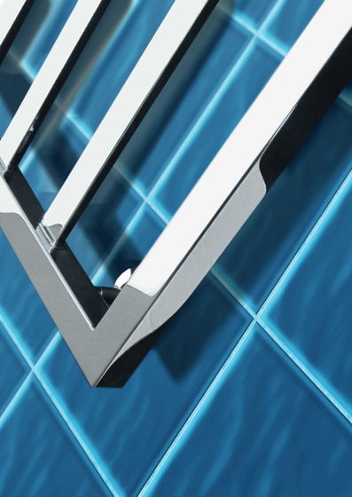 Bergamo - водяной дизайн полотенцесушитель с квадратным профилем