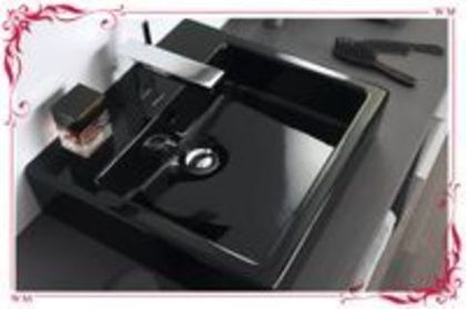 Черные раковины в интерьере ванной комнаты