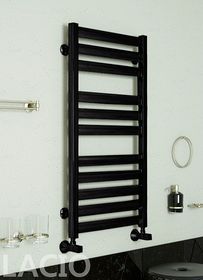 Lacio Black - черный полотенцесушитель с квадратным профилем.