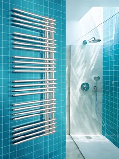 Brigantina White - белый дизайн полотенцесушитель с перекладинами внахлест оригинальной формы