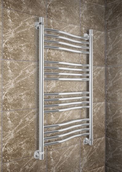 Fluid - водяной полотенцесушитель слегка изогнутой формы белого цвета