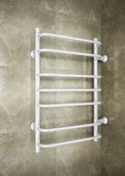 Standart  - водяной полотенцесушитель с боковым подключением .