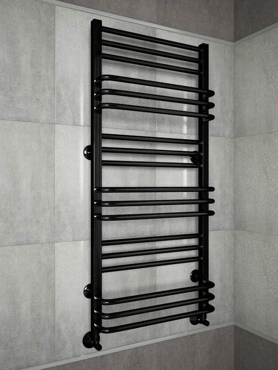Sorento Black - черный полотенцесушитель с чередующимися перекладинами.