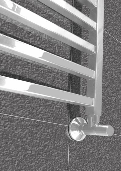 Quatro - полотенцесушитель с квадратным профилем