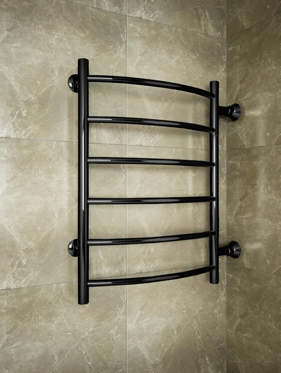 Classic - водяной полотенцесушитель с боковым подключением черного цвета.