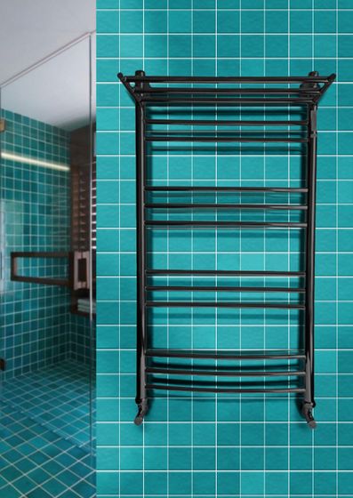 Kombi P - классический полотенцесушитель с греющий полкой черного цвета