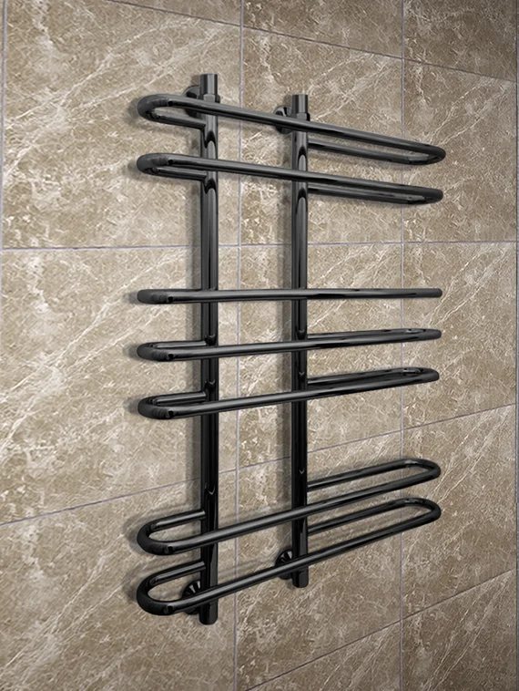 Furror - водяной полотенцесушитель с округлыми перекладинами черного цвета