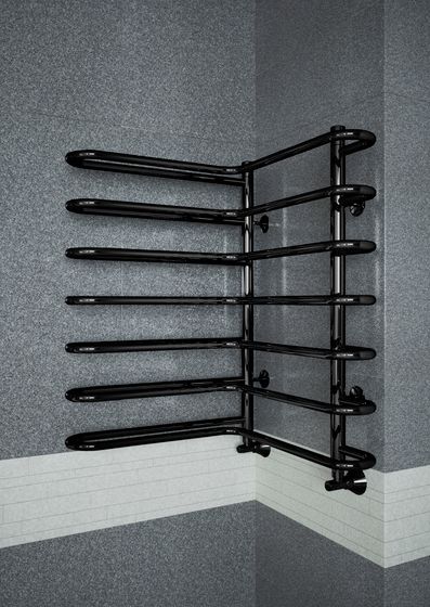 Nika - угловой водяной полотенцесушитель черного цвета.