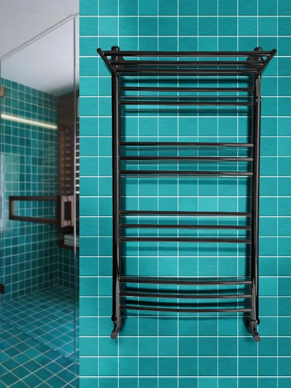 Kombi P - классический полотенцесушитель с греющий полкой черного цвета