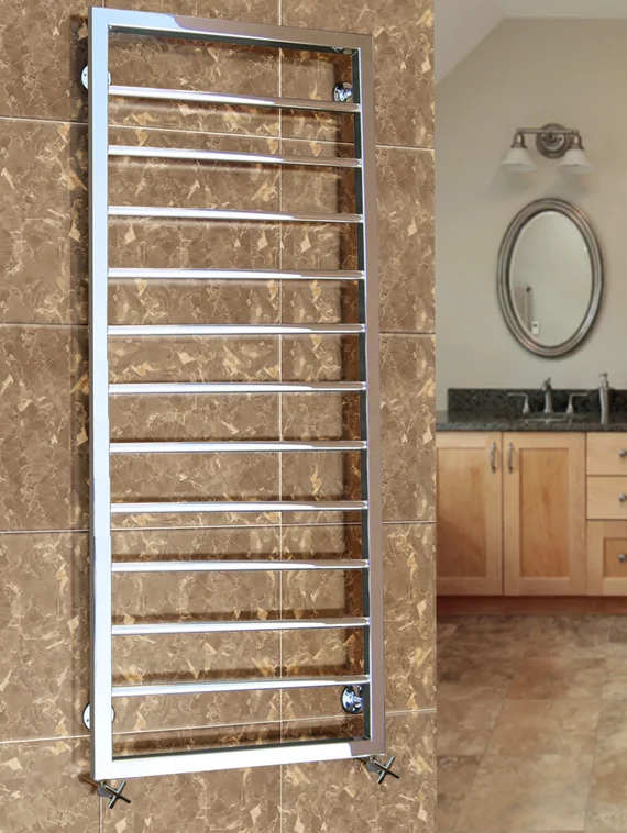 Corsa - дизайн полотенцесушитель с квадратными и круглыми формами