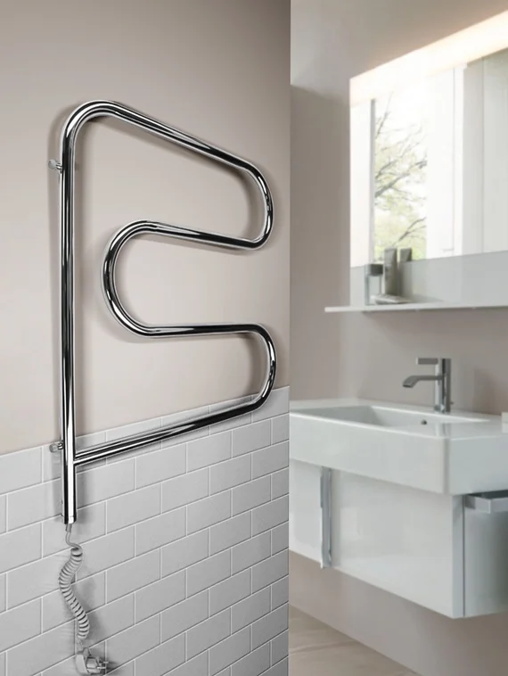 F-образный поворотный полотенцесушитель с малым энергопотреблением