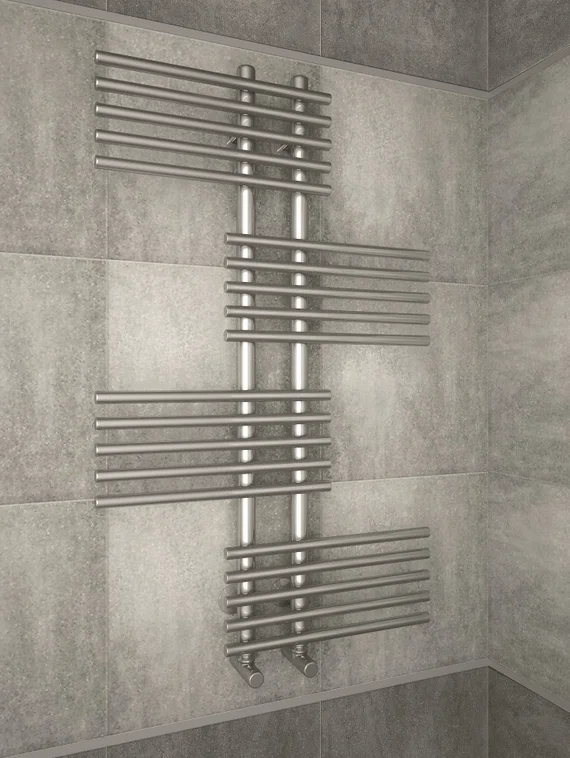 Europa - оригинальный водяной дизайн полотенцесушитель цвета хром.