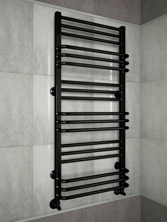 Sorento E - электрический полотенцесушитель черного цвета.