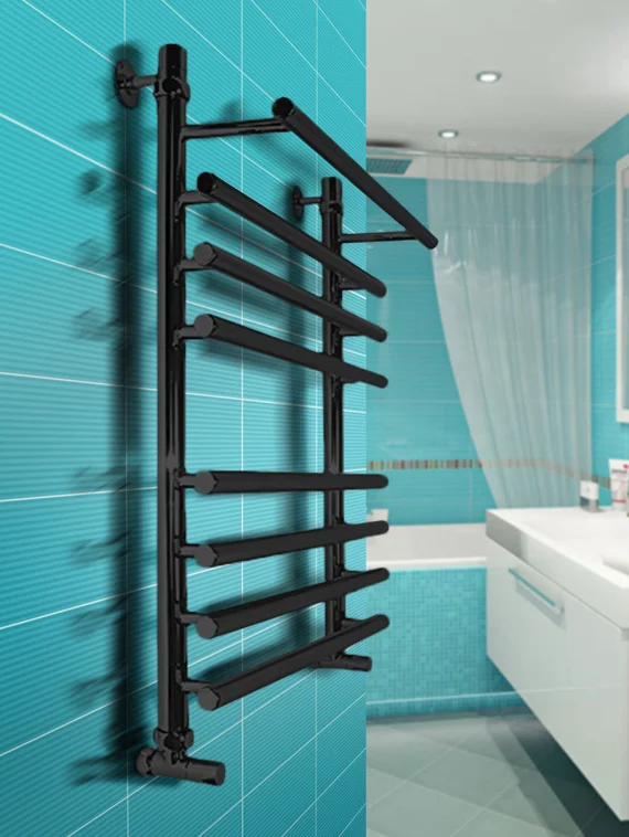 Sofia A Black - черный полотенцесушитель с выдвинутыми вперед верхними перекладинами