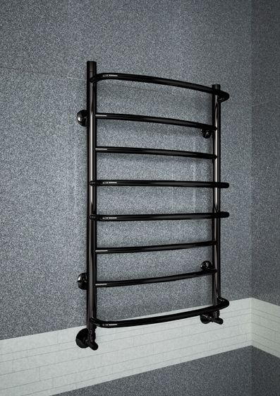 Euromix E - электрический полотецесушитель черного цвета.