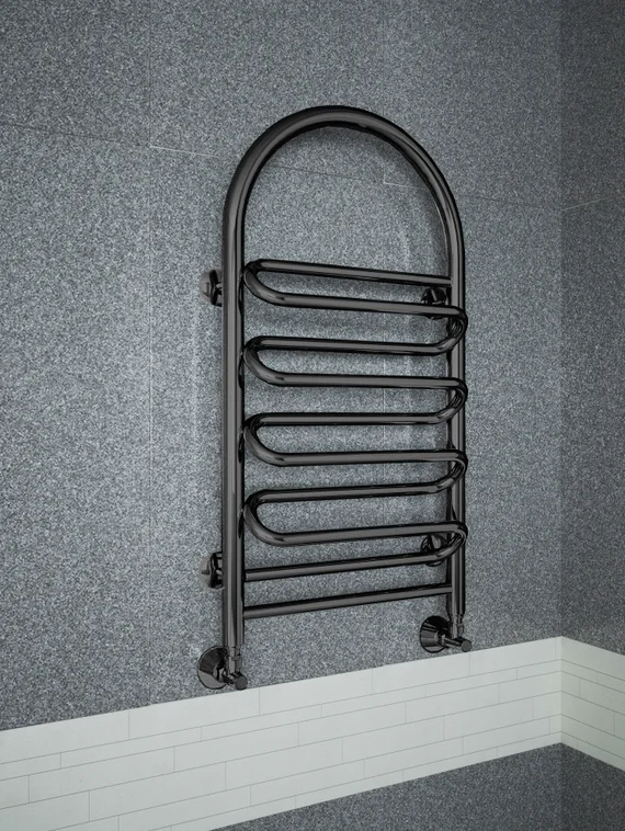 Liana - водяной полотенцесушитель с изогнутой перекладиной черного цвета.