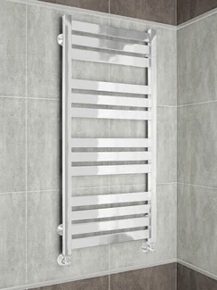 Latte White - белый дизайн полотенцесушитель с квадратными вертикалями.