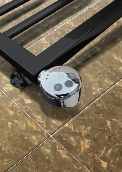 Corsa Black - черный дизайн полотенцесушитель с квадратными и круглыми формами