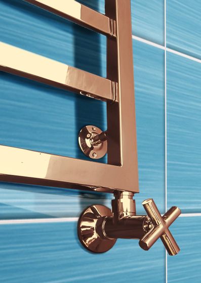 Bergamo Bronze - бронзовый дизайн полотенцесушитель с квадратным профилем