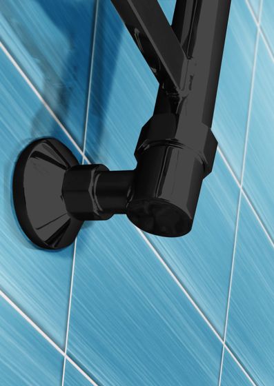 Maxima Black - черный полотенцесушитель круглым и квадратным профилем