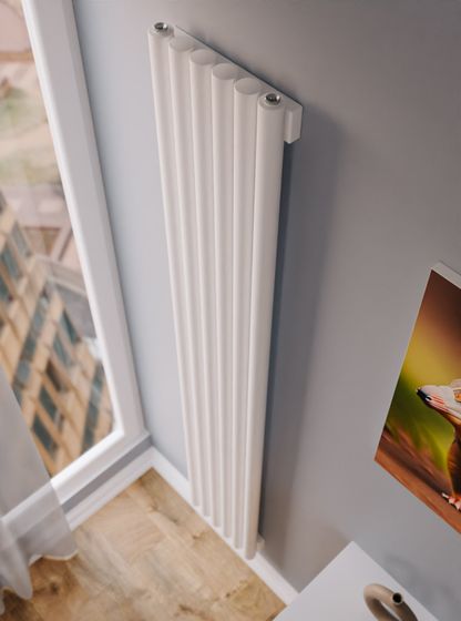 Bronto Soma V - вертикальный трубчатый радиатор высотой 1750 мм, нижнее центральное подключение