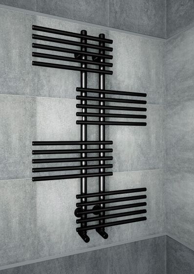 Europa E-cтильный электрический дизайн-полотенцесушитель черного цвета.
