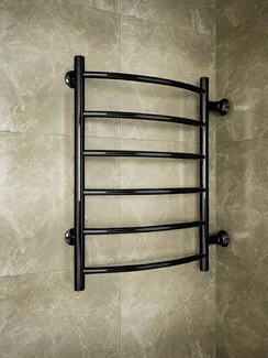 Classic Black - водяной полотенцесушитель с боковым подключением черного цвета.