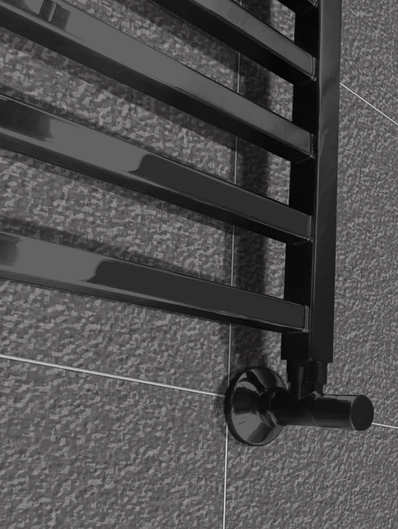 Quatro - электрический полотенцесушитель с квадратным профилем