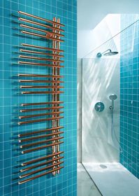 Brigantina L Bronze - бронзовый дизайн полотенцесушитель с перекладинами внахлест.