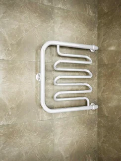 Foxtrot Liana White - водяной полотенцесушитель белого цвета с боковым подключением.