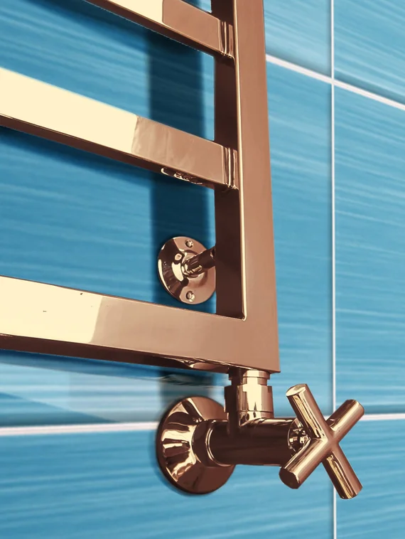 Bergamo Bronze - бронзовый дизайн полотенцесушитель с квадратным профилем