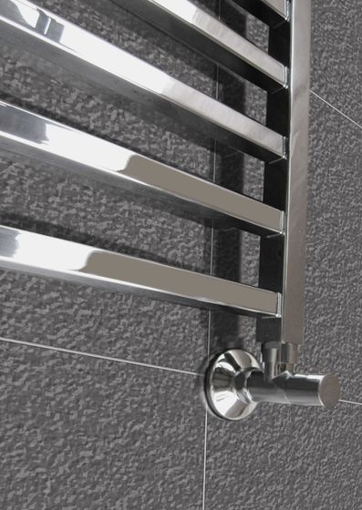 Quatro - водяной полотенцесушитель с квадратным профилем