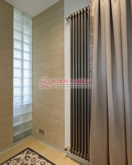 Вертикальный трубчатый радиатор Zehnder Charleston Technoline 6180 в цвете прозрачный лак