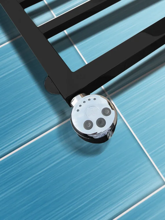 Croma Black - черный дизайн полотенцесушитель с квадратным профилем