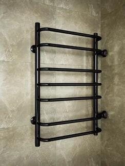 Standart  Black - водяной полотенцесушитель с боковым подключением черного цвета.