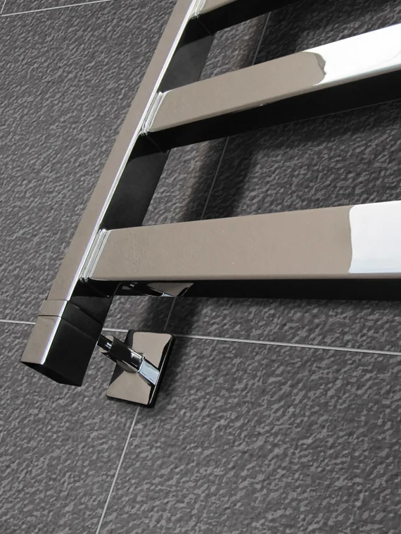 Verona - водяной дизайн полотенцесушитель с квадратными вертикалями