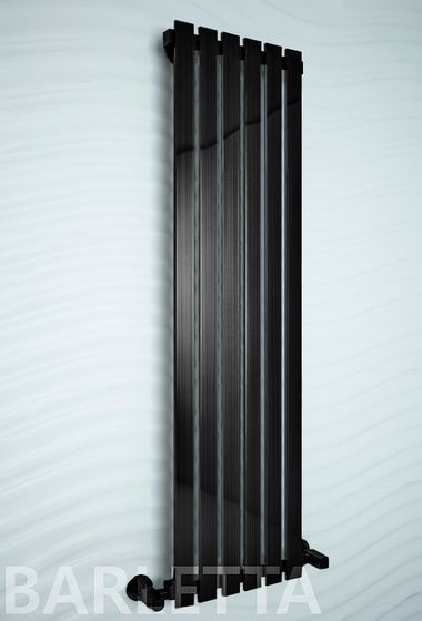 Barletta Black - черный дизайн полотенцесушитель с прямоугольными вертикалями.