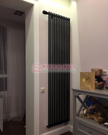 Garmonia A25 V1 - вертикальный трубчатый радиатор высотой 1784 мм черного цвета