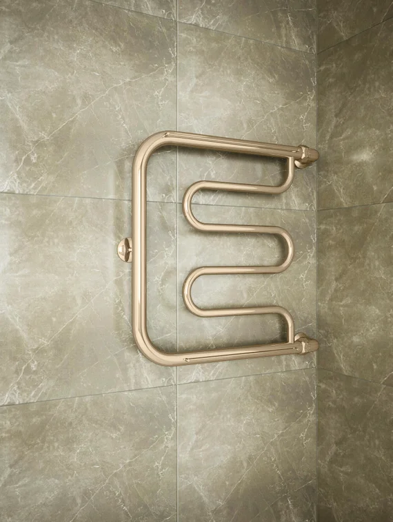 Foxtrot Bronze - бронзовый водяной полотенцесушитель с боковым подключением